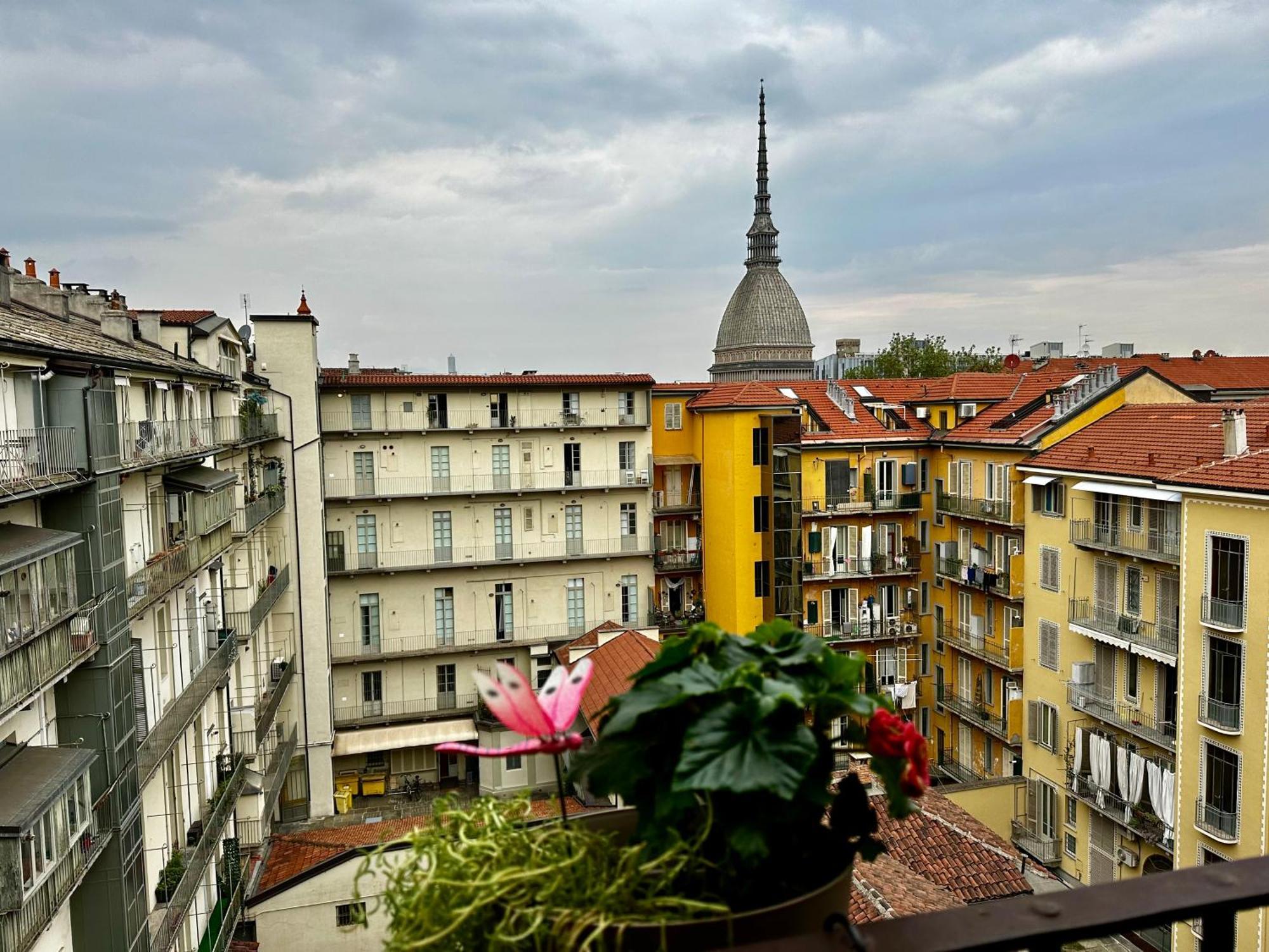 Le Finestre Sulla Mole Apartment Turin Exterior photo